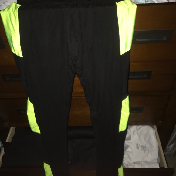 Workout pants - Picture 1 of 2
